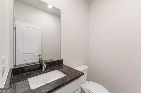 Bath - 300 Hudson Ct, Jackson, GA 30233 photo 3 of 4
