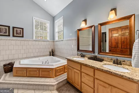 Bath - 414 Mulkey Dr, Murphy, NC 28906 photo 4 of 7