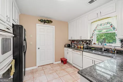 Kitchen - 90 Dailey Walk, Mcdonough, GA 30253 photo 2 of 2