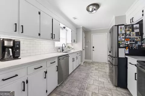 Kitchen - 2777 Chickadee Dr, Monroe, GA 30655 photo 1 of 4