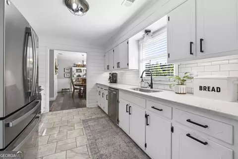 Kitchen - 2777 Chickadee Dr, Monroe, GA 30655 photo 4 of 4