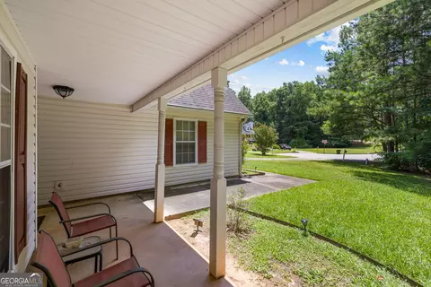 Exterior - 333 Cascade Ct, Hampton, GA 30228 photo 2 of 6
