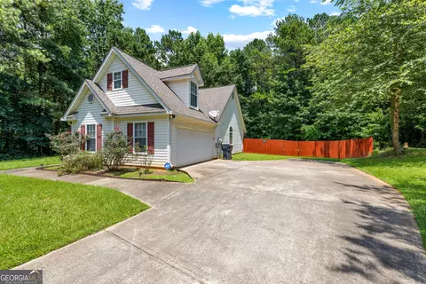 Exterior - 333 Cascade Ct, Hampton, GA 30228 photo 5 of 6