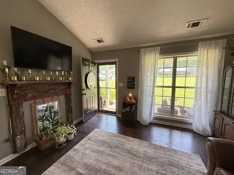 425 Hampton Green Dr, Lagrange, GA 30240 photo 10