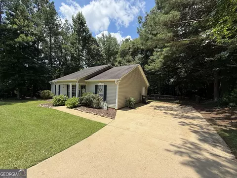 425 Hampton Green Dr, Lagrange, GA 30240 photo 2