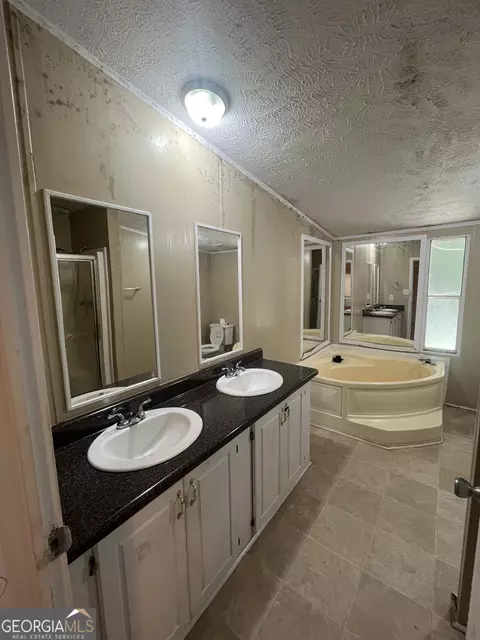 Bath - 627 Sanders Rd, Hull, GA 30646 photo 2 of 2