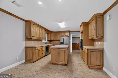 Kitchen - 150 Glenda Dr, Lagrange, GA 30241 photo 2 of 6