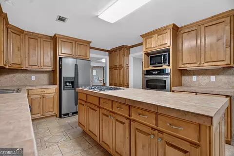 Kitchen - 150 Glenda Dr, Lagrange, GA 30241 photo 4 of 6
