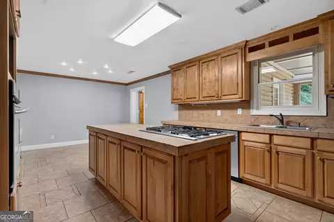 Kitchen - 150 Glenda Dr, Lagrange, GA 30241 photo 5 of 6