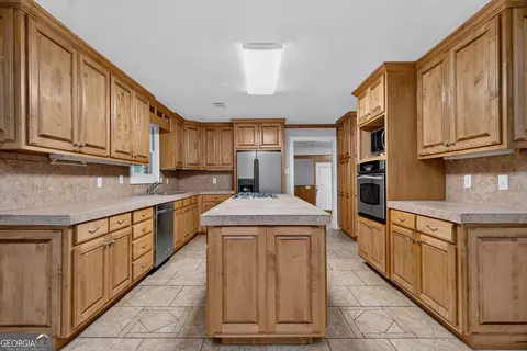 Kitchen - 150 Glenda Dr, Lagrange, GA 30241 photo 3 of 6
