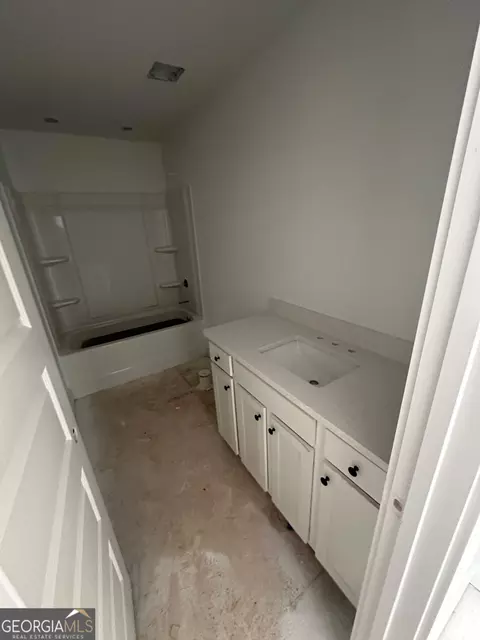 Bath - 591 Buster Brown Rd, Jackson, GA 30233 photo 2 of 4