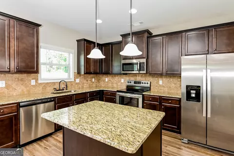 Kitchen - 2131 Bridgewater Pass, Hampton, GA 30228 photo 1 of 2