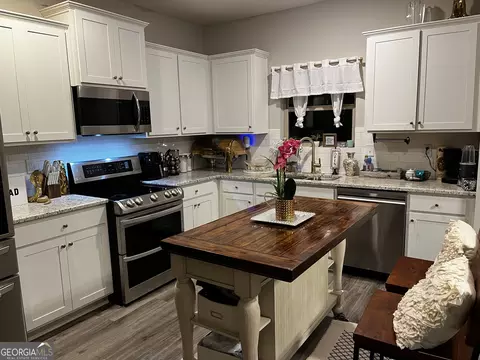 Kitchen - 436 Clematis Ct, Temple, GA 30179 photo 3 of 4