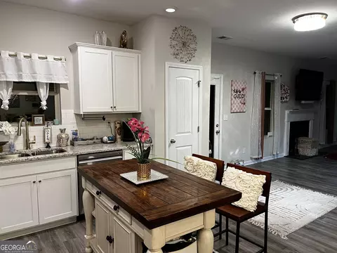 Kitchen - 436 Clematis Ct, Temple, GA 30179 photo 2 of 4