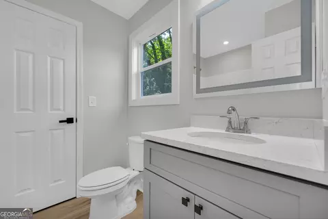 Bath - 114 Emily St, Toccoa, GA 30577 photo 3 of 4