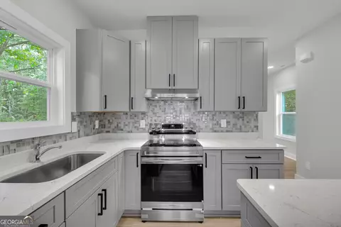Kitchen - 114 Emily St, Toccoa, GA 30577 photo 3 of 4