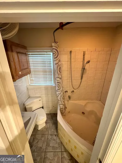 Bath - 17 Deforest Ave, Trion, GA 30753 photo 3 of 4