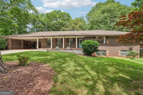 2822 Cartwright Dr, Decatur, GA 30033