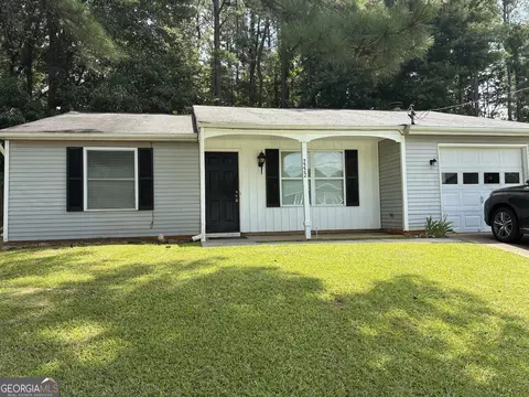 2222 Scarbrough Dr, Stone Mountain, GA 30088