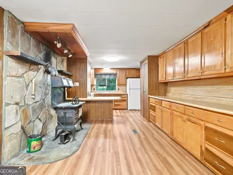 Kitchen - 370 Thompson Ln, Jasper, GA 30143 photo 6 of 6