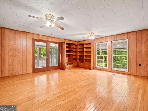 Living - 370 Thompson Ln, Jasper, GA 30143 photo 3 of 6