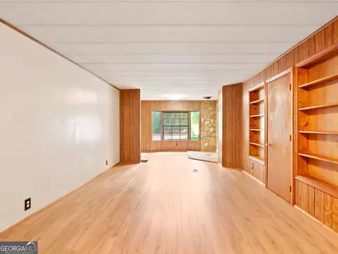 Living - 370 Thompson Ln, Jasper, GA 30143 photo 4 of 6