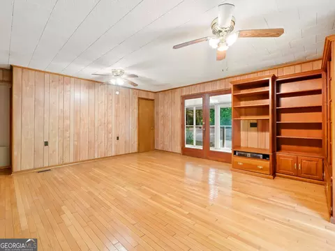Living - 370 Thompson Ln, Jasper, GA 30143 photo 2 of 6