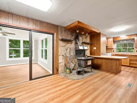 Kitchen - 370 Thompson Ln, Jasper, GA 30143 photo 5 of 6