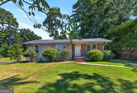 Exterior - 204 S Chilton Cres, Lagrange, GA 30240 photo 2 of 4