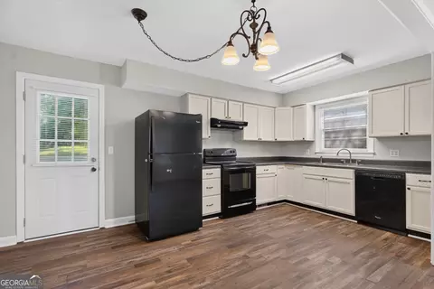 Kitchen - 204 S Chilton Cres, Lagrange, GA 30240 photo 1 of 2
