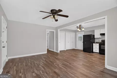 Living - 204 S Chilton Cres, Lagrange, GA 30240 photo 2 of 3