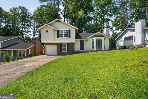 2045 Marbut Forest Dr, Lithonia, GA 30058