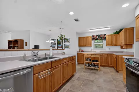 Kitchen - 201 Moccasin Trl, Lagrange, GA 30241 photo 3 of 3