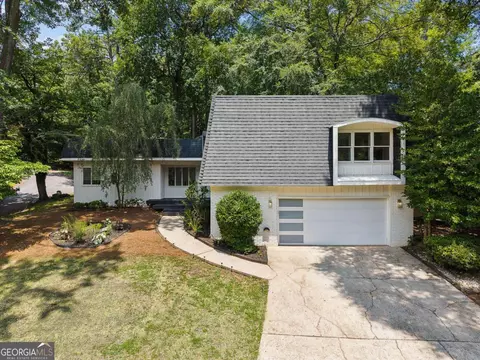 700 Cedar Knoll Dr, Roswell, GA 30076