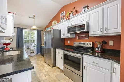 323 Natchez Cir, Winder, GA 30680 photo 9