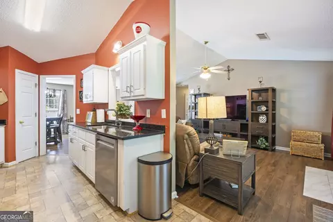 323 Natchez Cir, Winder, GA 30680 photo 7