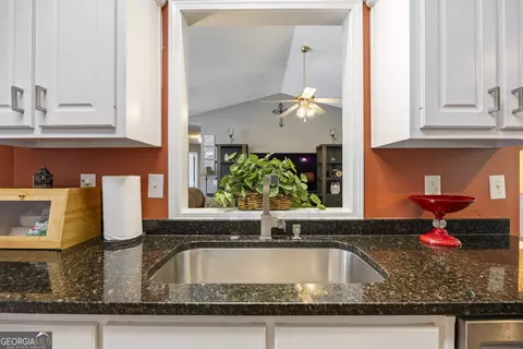 323 Natchez Cir, Winder, GA 30680 photo 8