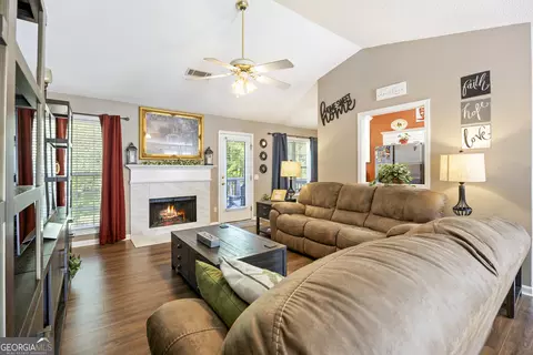 323 Natchez Cir, Winder, GA 30680 photo 3