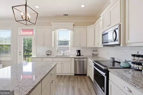 Kitchen - 241 Legacy Dr, Demorest, GA 30535 photo 4 of 6
