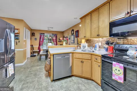 Kitchen - 30 Bermuda Way, Covington, GA 30016 photo 4 of 4