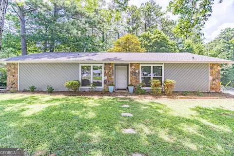 3274 Kimberly Woods Ct SW, Lilburn, GA 30047