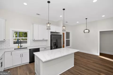 Kitchen - 166 Midway Rd, Barnesville, GA 30204 photo 3 of 3