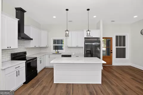 Kitchen - 166 Midway Rd, Barnesville, GA 30204 photo 2 of 3