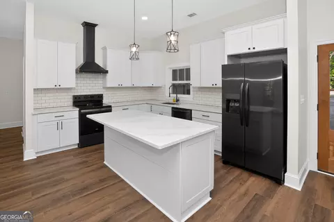 Kitchen - 166 Midway Rd, Barnesville, GA 30204 photo 1 of 3