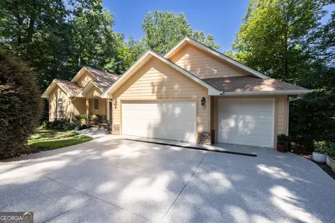 227 Pineneeddle Dr, Westminster, SC 29693