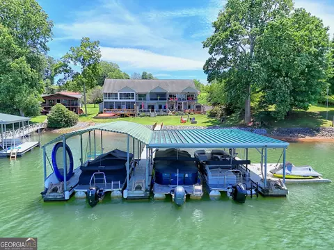 209 N Berrong St #B, Hiawassee, GA 30546