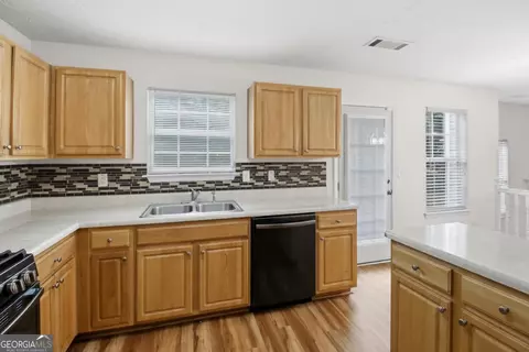 Kitchen - 95 Carrington Cir, Covington, GA 30016 photo 2 of 2