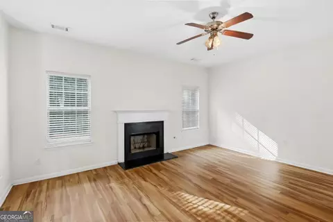 Living - 95 Carrington Cir, Covington, GA 30016 photo 2 of 5