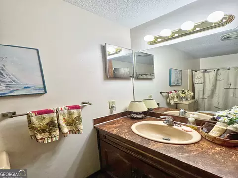Bath - 58 S Pine Cove Dr, Lagrange, GA 30240 photo 2 of 3