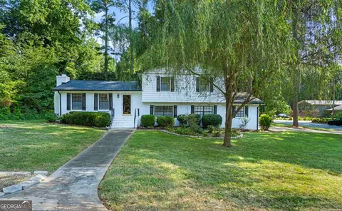 1236 Country Pine Dr, Ellenwood, GA 30294